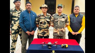 The BSF with one of the seized drones and the packet of heroin. (HT File)