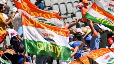 Sunil Gavaskar calls out Bharat Army for disrespecting Indian flag. ((Mufaddal Vohra/X) ) Sunil Gavaskar calls out Bharat Army for disrespecting Indian flag. ((Mufaddal Vohra/X) )