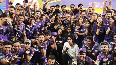 Shah Rukh Khan with the KKR team after they won the IPL. ((Shah Rukh Khan/Instagram)) Shah Rukh Khan with the KKR team after they won the IPL. ((Shah Rukh Khan/Instagram))