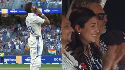Virat Kohli blows kisses towards Anushka Sharma. Virat Kohli blows kisses towards Anushka Sharma.