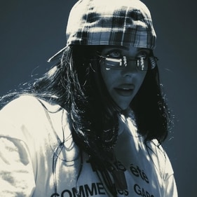 Billie Eilish pairs Bayonetta glasses with a street style look (Photo: Instagram) Billie Eilish pairs Bayonetta glasses with a street style look (Photo: Instagram)