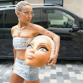 Doja Cat makes a case for the clear slim specs (Photo: Instagram) Doja Cat makes a case for the clear slim specs (Photo: Instagram)
