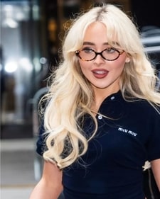 Sabrina Carpenter chooses a circular Bayonetta style (Photo: Instagram) Sabrina Carpenter chooses a circular Bayonetta style (Photo: Instagram)