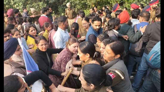 The protesters said that they had been running from pillar to post to get the joining letters. (HT Photo)
