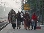 Commuters brave the early morning winter smog and chill in Dwarka, in New Delhi, India, on Sunday, November 24, 2024. Commuters brave the early morning winter smog and chill in Dwarka, in New Delhi, India, on Sunday, November 24, 2024.
