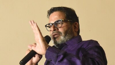 Jan Suraj Party Chief Prashant Kishore addressing a press conference at his residence in Patna on November 23. (Photo by Santosh Kumar/ Hindustan Times)