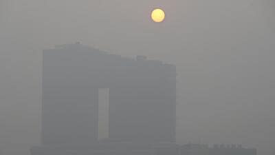 A smoggy winter evening in Delhi-NCR on Monday. (Sunil Ghosh/HT Photo) A smoggy winter evening in Delhi-NCR on Monday. (Sunil Ghosh/HT Photo)