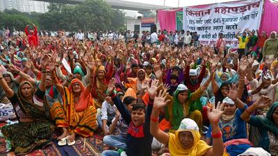 Farmers from around 20 districts, including Gautam Budh Nagar, Bulandshahr, Aligarh, and Agra, joined the protest on the day that began with a tractor rally on the Noida-Greater Noida Expressway early in the morning. (Sunil Ghosh/HT Photo) Farmers from around 20 districts, including Gautam Budh Nagar, Bulandshahr, Aligarh, and Agra, joined the protest on the day that began with a tractor rally on the Noida-Greater Noida Expressway early in the morning. (Sunil Ghosh/HT Photo)