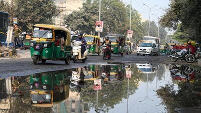 Sewage overflow leading to waterlogging on a stretch on Old MG Road in Sector 14, Gurugram. (Parveen Kumar/HT photo) Sewage overflow leading to waterlogging on a stretch on Old MG Road in Sector 14, Gurugram. (Parveen Kumar/HT photo)