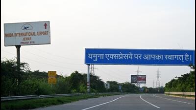 The speed limit reduction on expressways is a standard safety measure implemented annually from December 15 to February 15. However, the Noida traffic police have held a meeting with Noida authority to implement it in the coming days. (Sunil Ghosh/HT Photo) The speed limit reduction on expressways is a standard safety measure implemented annually from December 15 to February 15. However, the Noida traffic police have held a meeting with Noida authority to implement it in the coming days. (Sunil Ghosh/HT Photo)