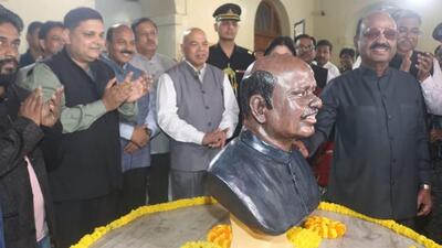 West Bengal Governor CV Ananda Bose unveiling the bust in Kolkata on Saturday. (Photo from X) West Bengal Governor CV Ananda Bose unveiling the bust in Kolkata on Saturday. (Photo from X)