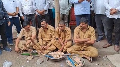 Gopal Shetty, Borivali chawl residents gherao 4 BMC officials on suspicion of cutting water supply