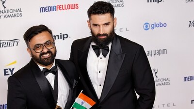 Sandeep Modi and Aditya Roy Kapoor attended the 52nd International Emmy Awards in New York City. Both of them twinned in black and white outfits. Sandeep was seen carrying a miniature National Flag. 