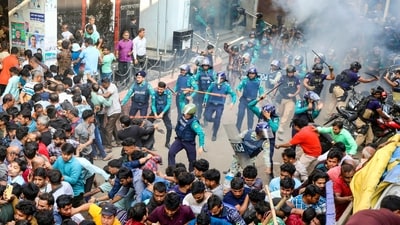 Police personnel baton-charge protesting supporters of Chinmoy Krishna Das in Chittagong. (AFP) Police personnel baton-charge protesting supporters of Chinmoy Krishna Das in Chittagong. (AFP)