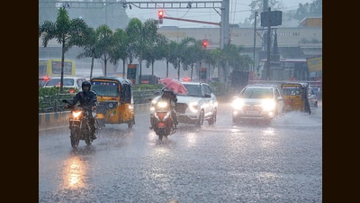 Heavy rains lash Chennai on Tuesday. (ANi) Heavy rains lash Chennai on Tuesday. (ANi)