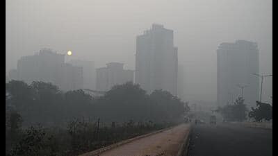 The Gurugram administration has assured residents that it is monitoring pollution levels and will make further decisions based on AQI trends to balance health and educational needs of the people. (HT PHOTO)