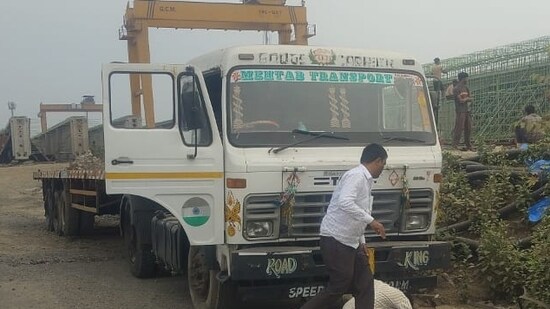 The incident has heightened security concerns among steel traders, who claim illegal scrap dealers routinely perpetrate such thefts. (HT Photo)