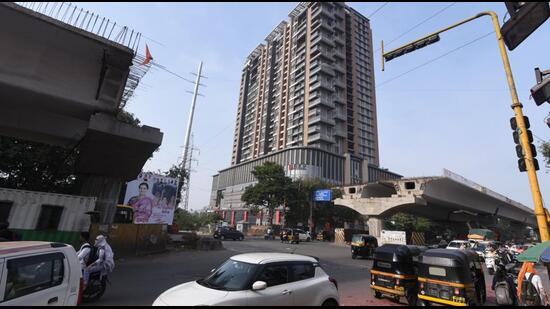 The Pune Municipal Corporation (PMC) has coordinated with the power utility to resolve the issue and resume work. (HT PHOTO)