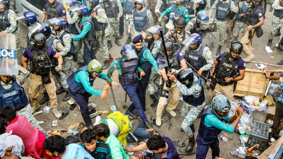 Police personnel baton-charge protesting supporters of Chinmoy Krishna Das, a jailed Hindu monk leader and spokesperson of the Bangladesh Sammilito Sanatan Jagaran Jote group (AFP) Police personnel baton-charge protesting supporters of Chinmoy Krishna Das, a jailed Hindu monk leader and spokesperson of the Bangladesh Sammilito Sanatan Jagaran Jote group (AFP)