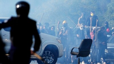 Supporters of imprisoned former prime minister Imran Khan's Pakistan Tehreek-e-Insaf party throw stones toward police during clashes in Islamabad, (AP) Supporters of imprisoned former prime minister Imran Khan's Pakistan Tehreek-e-Insaf party throw stones toward police during clashes in Islamabad, (AP)