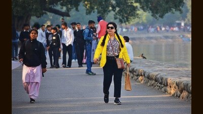 Amid sunny skies, the maximum temperature in Chandigarh remained unchanged at 26.7°C. (Sant Arora/HT)