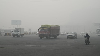 Delhi has recorded an AQI of 328 at 10 am on Wednesday (HT_PRINT) Delhi has recorded an AQI of 328 at 10 am on Wednesday (HT_PRINT)