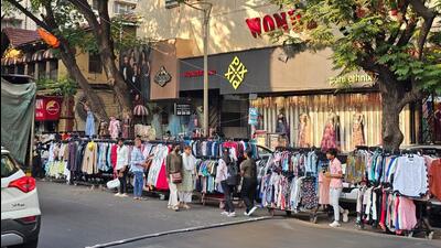 The stretches from MG Road to Dr Babasaheb Ambedkar Chowk till Bata Chowk, and from George Hotel to Hotel Delhi Darbar till Centre Street Chowk are encroached upon by hawkers. (HT PHOTO) The stretches from MG Road to Dr Babasaheb Ambedkar Chowk till Bata Chowk, and from George Hotel to Hotel Delhi Darbar till Centre Street Chowk are encroached upon by hawkers. (HT PHOTO)