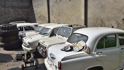 BMC has decided to outsource the job of removing abandoned vehicles from the streets of Mumbai to contractors, in a bid to streamline the process. Representative Image (Gurpreet Singh/HT)