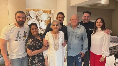 While Salma Khan wore an ethnic outfit, the rest of the family sported casual and cool looks.