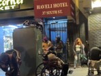 A street in San Francisco, United States, showed people who were partially conscious. A street in San Francisco, United States, showed people who were partially conscious.