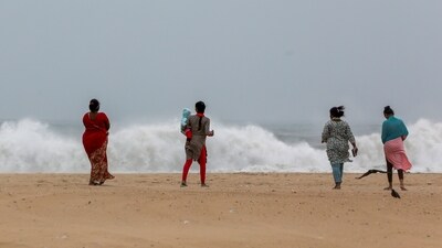 Chennai, Nov 28 (ANI): People look at the high tides lashing at Marina beach as Tamil Nadu braces for Cyclone Fengal, in Chennai on Thursday. (ANI Photo) (Lakshmi) Chennai, Nov 28 (ANI): People look at the high tides lashing at Marina beach as Tamil Nadu braces for Cyclone Fengal, in Chennai on Thursday. (ANI Photo) (Lakshmi)