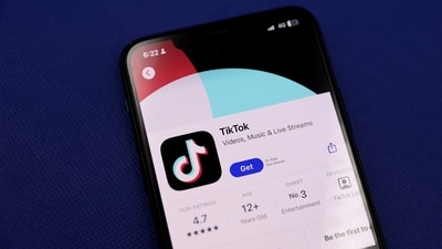 The TikTok application on the Apple Inc. App Store arranged on a smartphone in Sydney, Australia. (Brendon Thorne/Bloomberg)