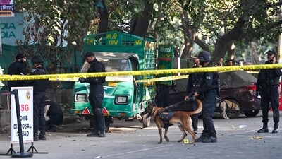 NSG teams officials at the site of Blast at Prashant Vihar area near Rohini , in New Delhi, India, on Thursday. (Hindustan Times) NSG teams officials at the site of Blast at Prashant Vihar area near Rohini , in New Delhi, India, on Thursday. (Hindustan Times)
