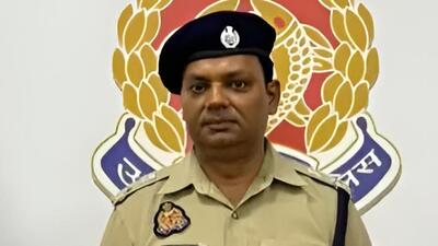 Gautam Budh Nagar commissioner of police, Laxmi Singh said that, “I was also observing for the past few days that the response of DCP traffic Yamuna Prasad was not up to the mark. The DCP traffic should be available without any delay.” (HT Photo)