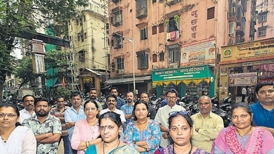 Mumbai, India - Nov. 24, 2024: Eknath Rajapure, members of MHADA Sangharsh Samiti, along with his committee members outside Gharkul Society at Byculla, in Mumbai, India, on Sunday, November 24, 2024. (Photo by Anshuman Poyrekar/ Hindustan Times) (Hindustan Times) Mumbai, India - Nov. 24, 2024: Eknath Rajapure, members of MHADA Sangharsh Samiti, along with his committee members outside Gharkul Society at Byculla, in Mumbai, India, on Sunday, November 24, 2024. (Photo by Anshuman Poyrekar/ Hindustan Times) (Hindustan Times)