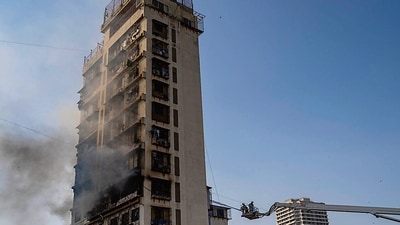 Mumbai, India - Nov. 27, 2024: A massive fire broke out in a 22-story building after an LPG cylinder exploded. The incident took place on the 14th floor of Ansari Heights located on Nishan Pada Road in Dongari in Mumbai, India, on Wednesday, November 27, 2024. (Photo by Satish Bate/ Hindustan Times) (Hindustan Times) Mumbai, India - Nov. 27, 2024: A massive fire broke out in a 22-story building after an LPG cylinder exploded. The incident took place on the 14th floor of Ansari Heights located on Nishan Pada Road in Dongari in Mumbai, India, on Wednesday, November 27, 2024. (Photo by Satish Bate/ Hindustan Times) (Hindustan Times)