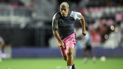 Inter Miami FC forward Luis Suarez (9) warms up before a match. (USA TODAY Sports via Reuters Con)