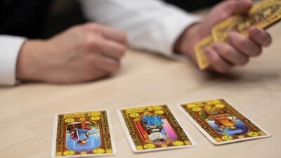 Let us delve into your daily tarot predictions for November 28, 2024.
