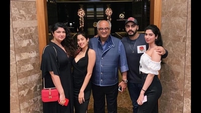 Boney Kapoor with his four kids: Anshula Kapoor, Janhvi Kapoor, Arjun Kapoor and Khushi Kapoor. Boney Kapoor with his four kids: Anshula Kapoor, Janhvi Kapoor, Arjun Kapoor and Khushi Kapoor.