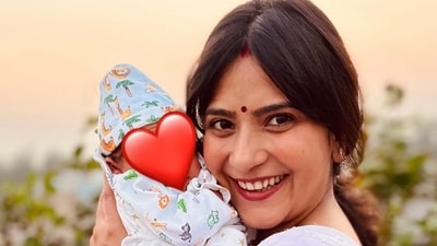 Actor Aditi Dev Sharma with her daughter Actor Aditi Dev Sharma with her daughter