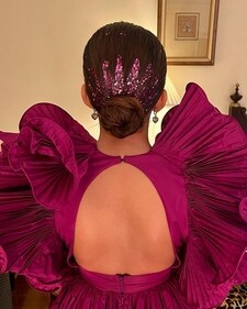 Make use of glitter hair spray or DIY it with glitter and hair styling gel (Photo: Instagram) Make use of glitter hair spray or DIY it with glitter and hair styling gel (Photo: Instagram)