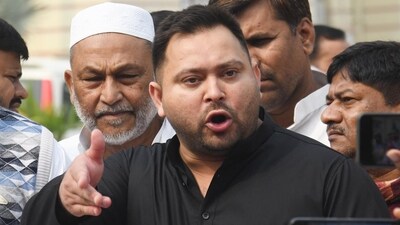 Leader of Opposition Tejashwi Yadav speaking with media persons in Patna.(Santosh Kumar/ Hindustan Times)