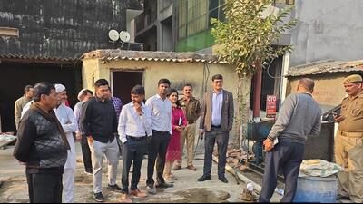 An illegal borewell was found on the land in Garhi Chaukhandi, near the cremation ground by the Hindon river, additionally, two illegally operated RO plants in FNG Vihar were also shut. (HT Photo)