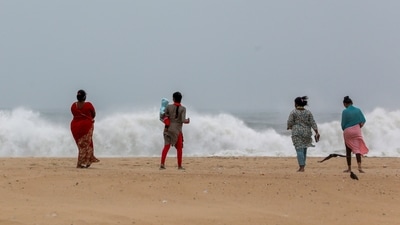 Cyclone Fengal: People look at the high tides lashing at Marina beach as Tamil Nadu braces for Cyclone Fengal in Chennai on Thursday. (ANI) Cyclone Fengal: People look at the high tides lashing at Marina beach as Tamil Nadu braces for Cyclone Fengal in Chennai on Thursday. (ANI)
