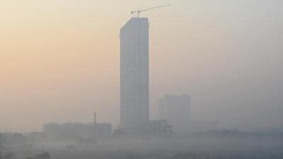 Data also shows this is the first time the AQI has not dropped below 300 all November. (Sunil Ghosh/HT Photo) Data also shows this is the first time the AQI has not dropped below 300 all November. (Sunil Ghosh/HT Photo)