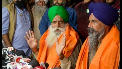 Jagjit Singh Dallewal, convener of the Samyukta Kisan Morcha (Non-Political) and KMM’s Sarwan Singh Pandheraddressing a press conference at DMCH, Ludhiana on Friday. (Manish/HT) Jagjit Singh Dallewal, convener of the Samyukta Kisan Morcha (Non-Political) and KMM’s Sarwan Singh Pandheraddressing a press conference at DMCH, Ludhiana on Friday. (Manish/HT)