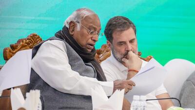 LoP in the Lok Sabha and Congress leader Rahul Gandhi with party president Mallikarjun Kharge during the Congress Working Committee (CWC) meeting at the AICC headquarters in New Delhi on Friday. (RAJ K RAJ /HT PHOTO) LoP in the Lok Sabha and Congress leader Rahul Gandhi with party president Mallikarjun Kharge during the Congress Working Committee (CWC) meeting at the AICC headquarters in New Delhi on Friday. (RAJ K RAJ /HT PHOTO)