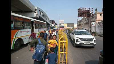 The diversion at Awadh Crossing in Alambagh, Lucknow on Friday (HT Photo) The diversion at Awadh Crossing in Alambagh, Lucknow on Friday (HT Photo)