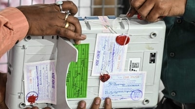 Election Commission of India (ECI) staff break the seal of an Electronic Voting Machine (EVM) as polling agents of various political parties look on before starting tabulation of votes at a counting centre for the Maharashtra state assembly elections in Mumbai on November 23, 2024. (Photo by Indranil Mukherjee / AFP) (AFP) Election Commission of India (ECI) staff break the seal of an Electronic Voting Machine (EVM) as polling agents of various political parties look on before starting tabulation of votes at a counting centre for the Maharashtra state assembly elections in Mumbai on November 23, 2024. (Photo by Indranil Mukherjee / AFP) (AFP)