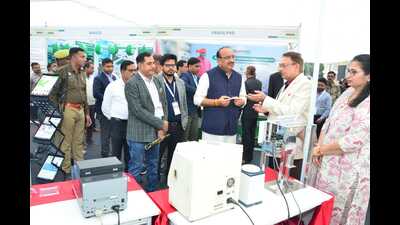 Minister Dinesh Pratap Singh at the concluding ceremony of the Seed Congress in Varanasi on Saturday. (HT Photo)